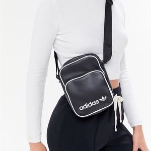adidas Originals Vintage Mini Airliner Crossbody